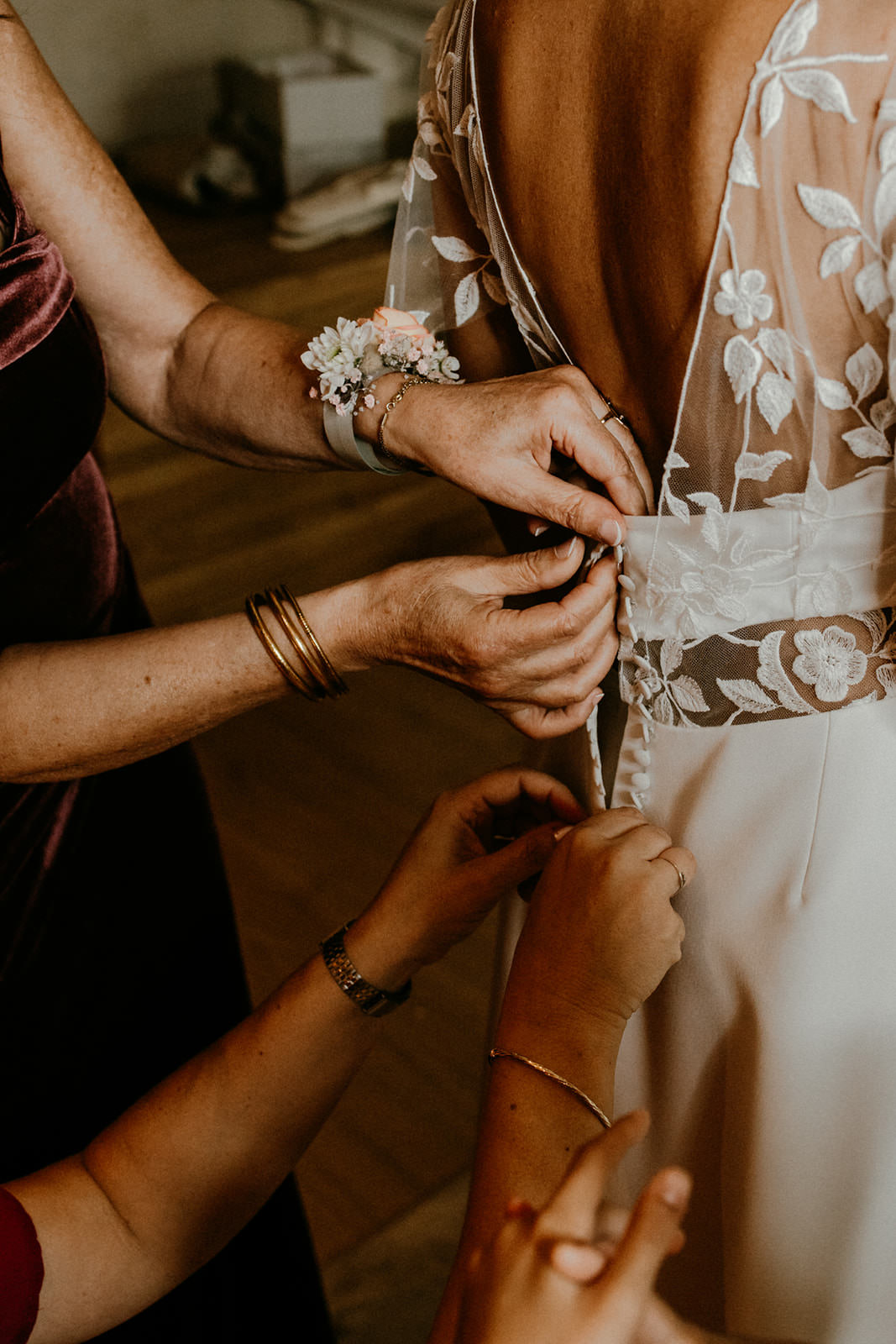 préparatifs de la mariée chateau de la mogere - photographe mariage montpellier - julie verdier