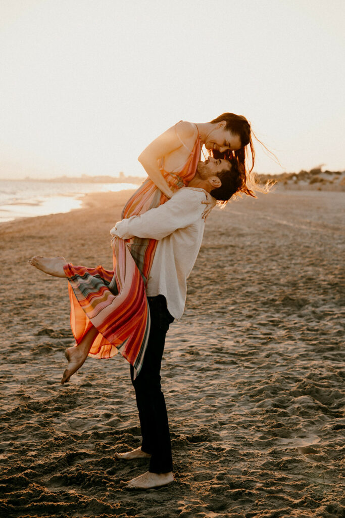 photographe montpellier - séa,ce photo couple à la plage - julie verdier